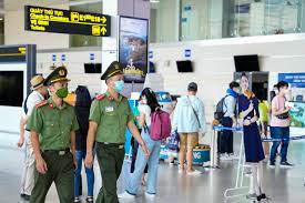 Kiểm soát an ninh sân bay Nội Bài