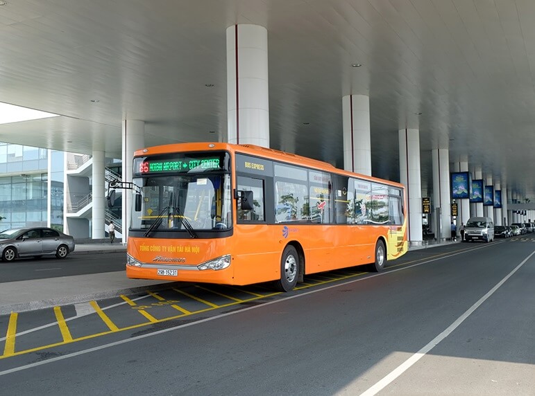 Xe bus tại sân bay 